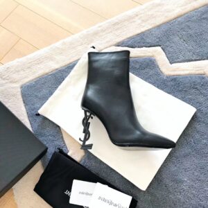 Yves Saint Laurent #17126 Fashionable Boots