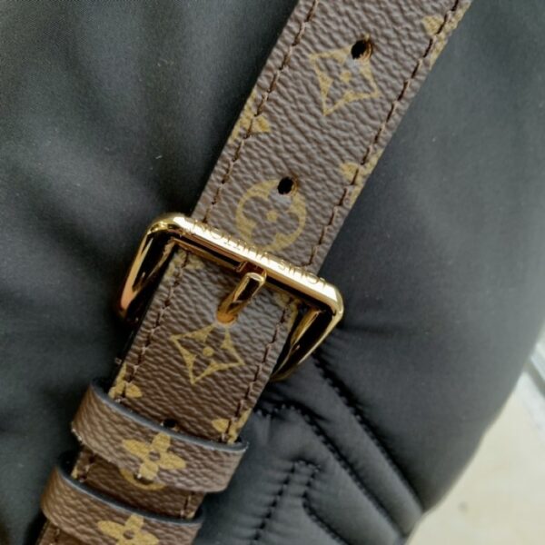 Louis Vuitton Maxi Bumbag Black - Image 6