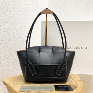 Bottega Veneta Arco 33 Bag Black