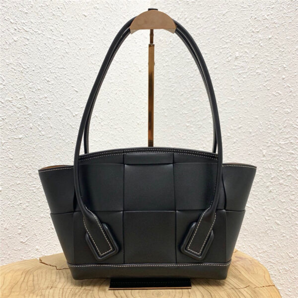 Bottega Veneta Arco 33 Bag Black - Image 7