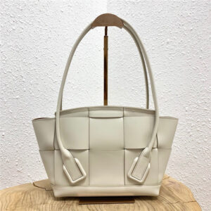 Bottega Veneta Arco 33 Bag