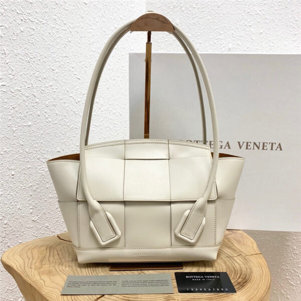 Bottega Veneta Arco 33 Bag - Image 6
