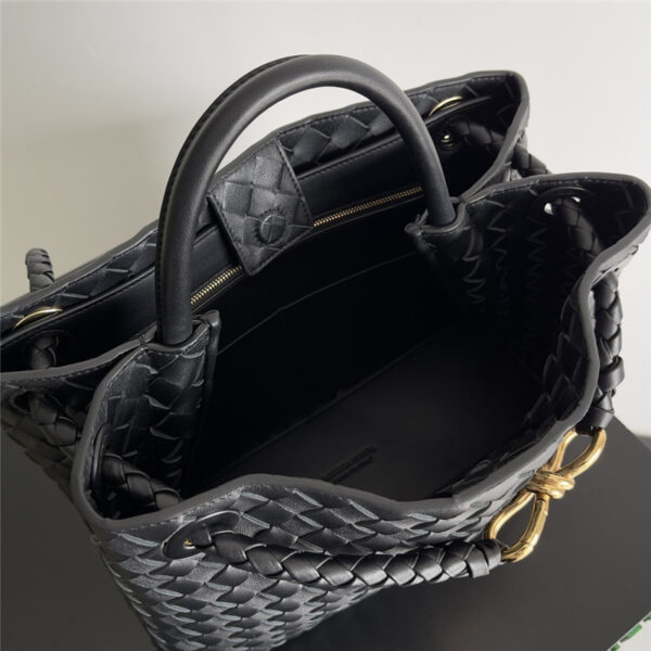 Bottega Andiamo Medium Bag in black - Image 4