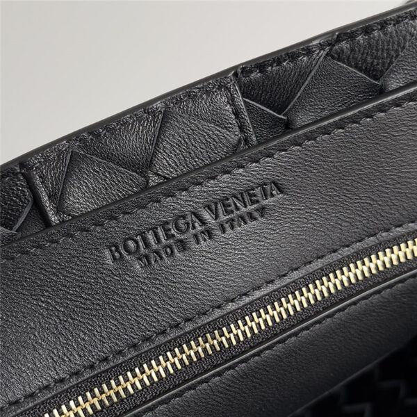 Bottega Andiamo Medium Bag in black - Image 6