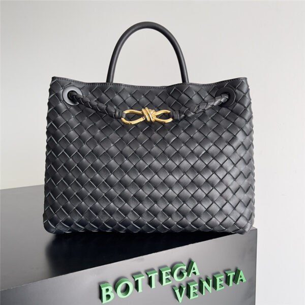 Bottega Andiamo Medium Bag in black - Image 8
