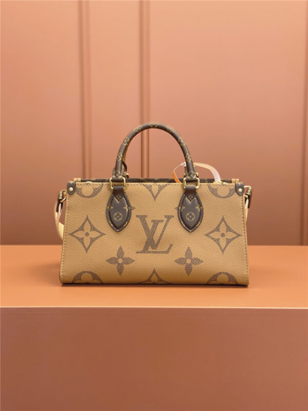 Louis Vuitton LV Onthego East West Bag - Image 4
