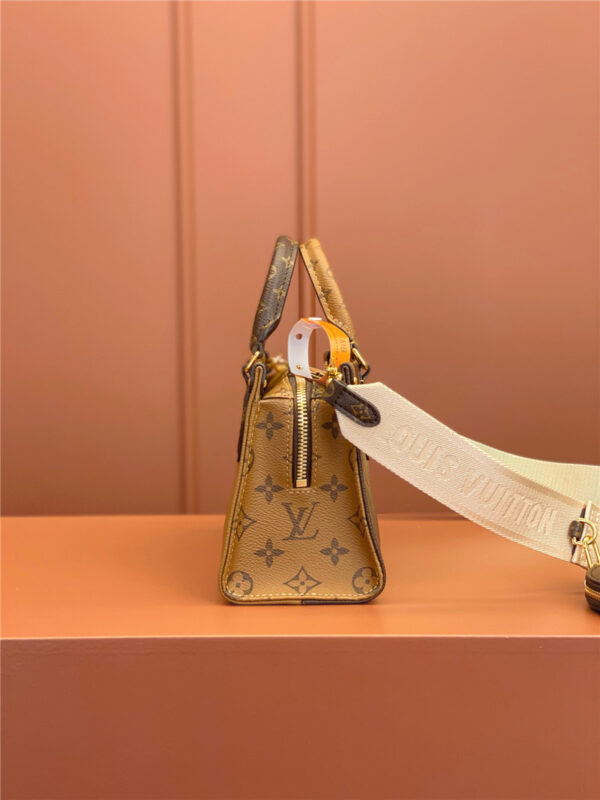 Louis Vuitton LV Onthego East West Bag - Image 6