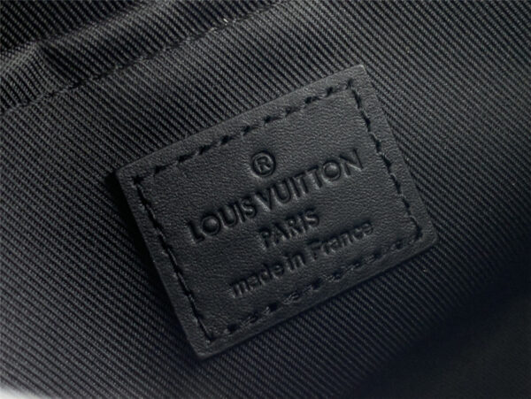 Louis Vuitton Montsouris Messenger PM Shoulder Bag - Image 5