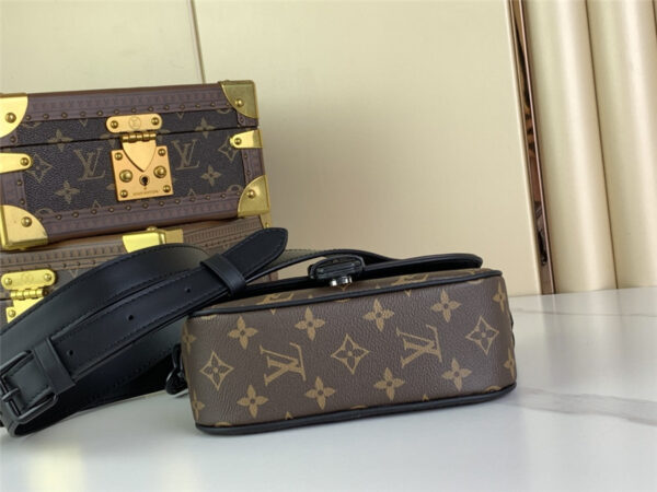 Louis Vuitton Montsouris Messenger PM Shoulder Bag - Image 2