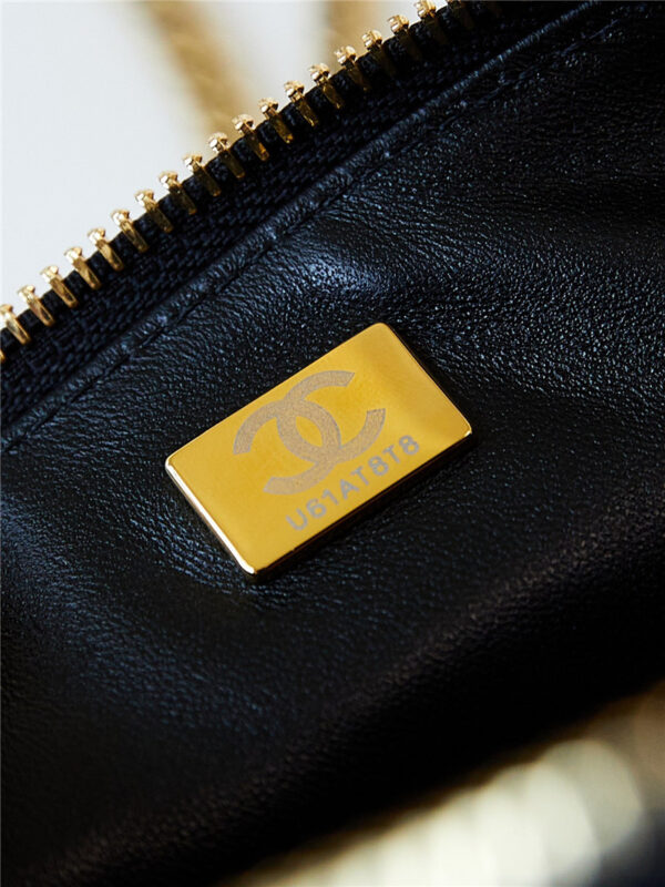 CC Pearl Chain Waist Bag - Image 6