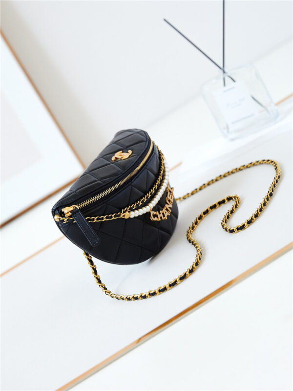 CC Pearl Chain Waist Bag - Image 7