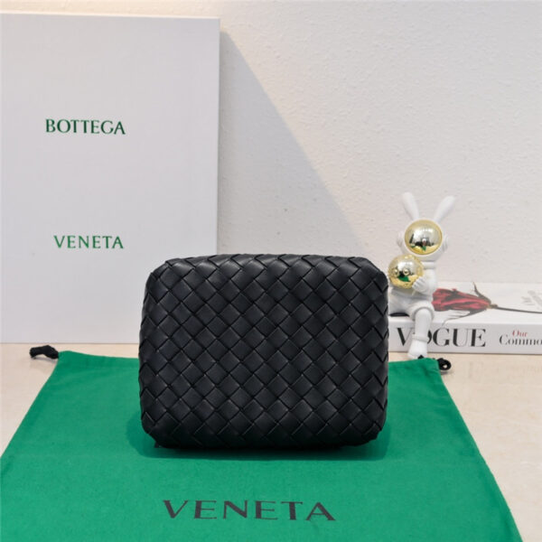 bottega veneta parachute leather shoulder bag - Image 7