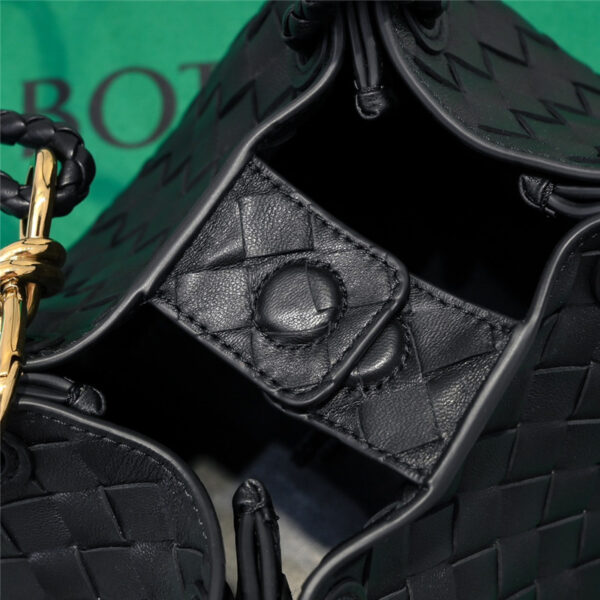 bottega veneta parachute leather shoulder bag - Image 9