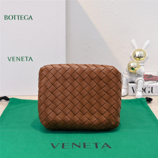 bottega veneta parachute leather shoulder bag - Image 2