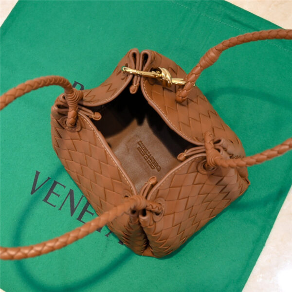 bottega veneta parachute leather shoulder bag - Image 4