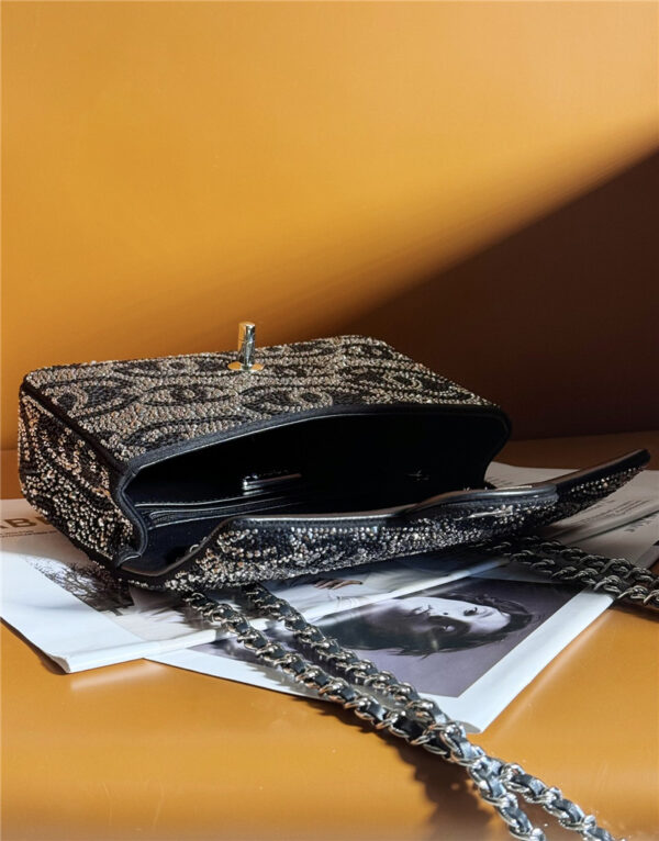 CC pearl cf rhinestone flap bag - Image 9