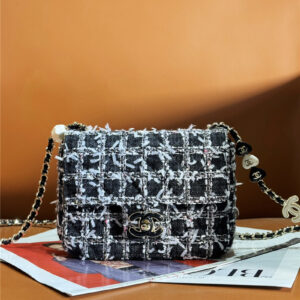 CC love CC logo flap bag