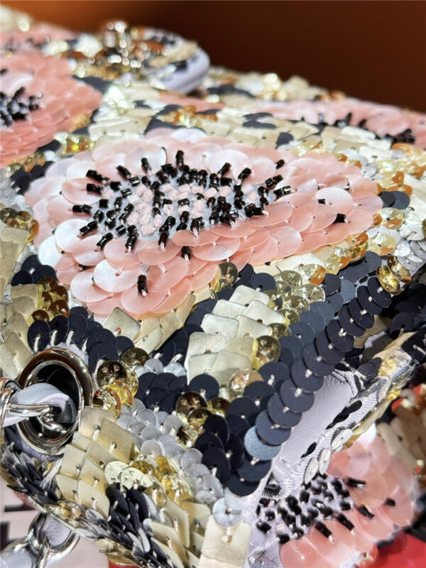 CC limited edition CF sequin bag - Image 6