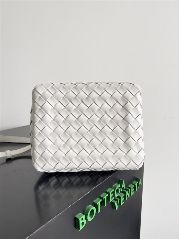 Bottega Veneta Small Andiamo Parachute Bag - Image 2