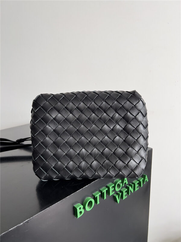 Bottega Veneta Small Andiamo Parachute Bag in Black - Image 2