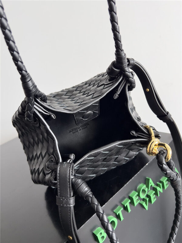Bottega Veneta Small Andiamo Parachute Bag in Black - Image 5