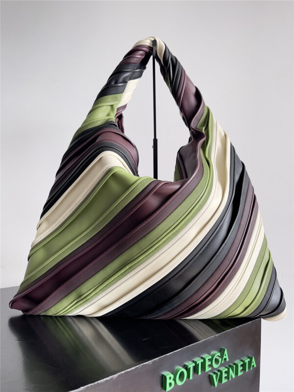 Bottega Veneta Hop Large Leather Tote Bag
