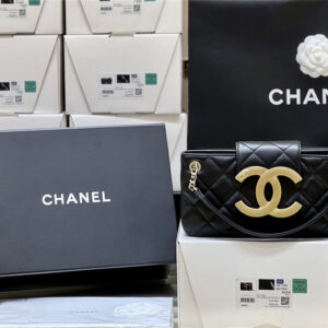 CC logo vintage tote baguette bag