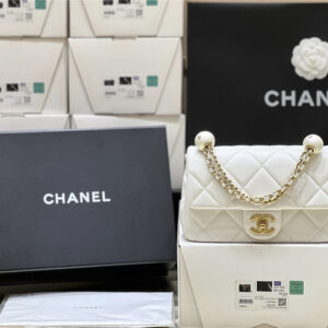 CC Logo Pearl Chain Bag