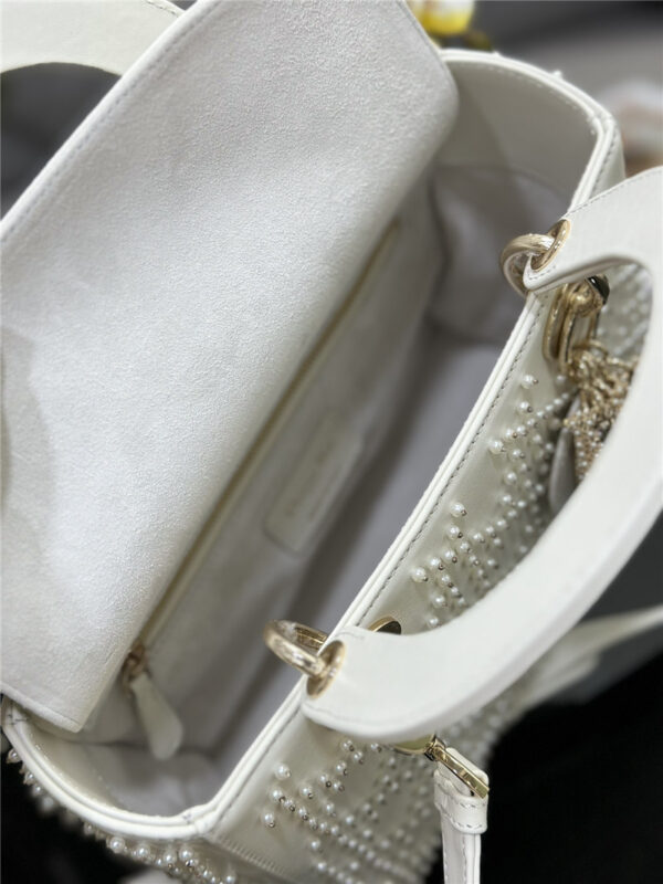 Lady Dior five-frame embroidered white pearl bag - Image 5