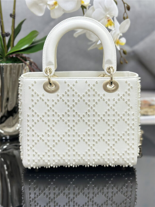 Lady Dior five-frame embroidered white pearl bag - Image 6