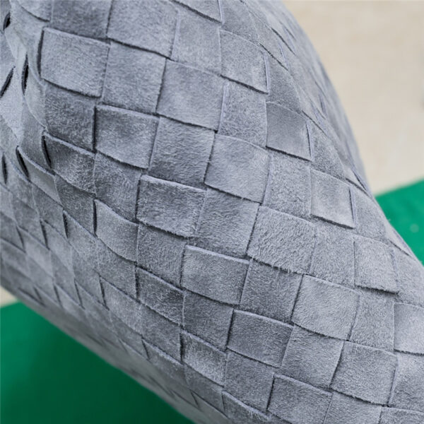 Bottega Veneta nubuck leather hop bag - Image 8