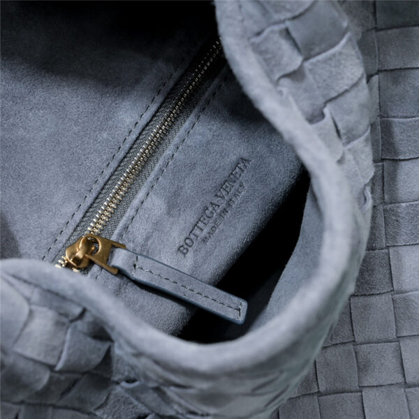 Bottega Veneta nubuck leather hop bag - Image 4