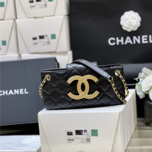 CC logo vintage tote baguette bag