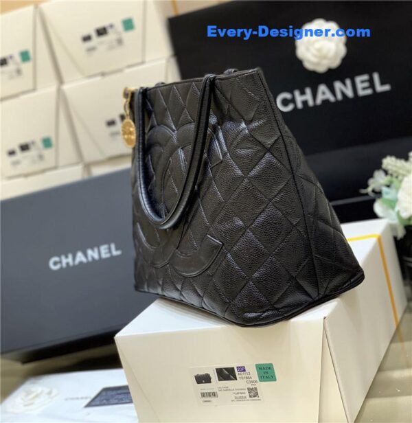 Chanel Classic Vintage Caviar Leather Hilton Bag - Image 4
