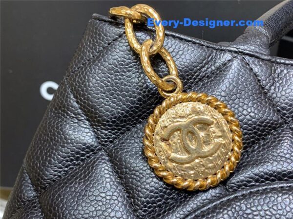 Chanel Classic Vintage Caviar Leather Hilton Bag - Image 5