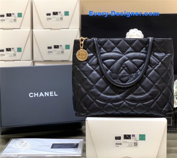 Chanel Classic Vintage Caviar Leather Hilton Bag - Image 8
