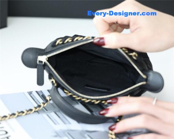 Chanel lightweight nylon shoulder bag - Image 6