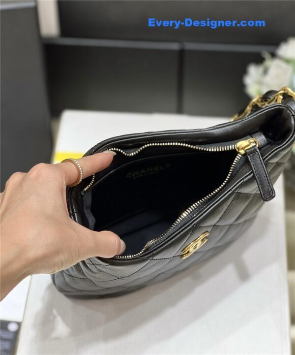 Chanel hobo hippie bag - Image 7