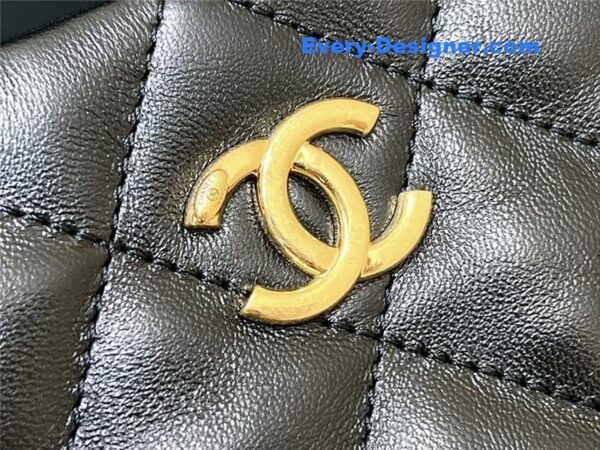 Chanel hobo hippie bag - Image 8