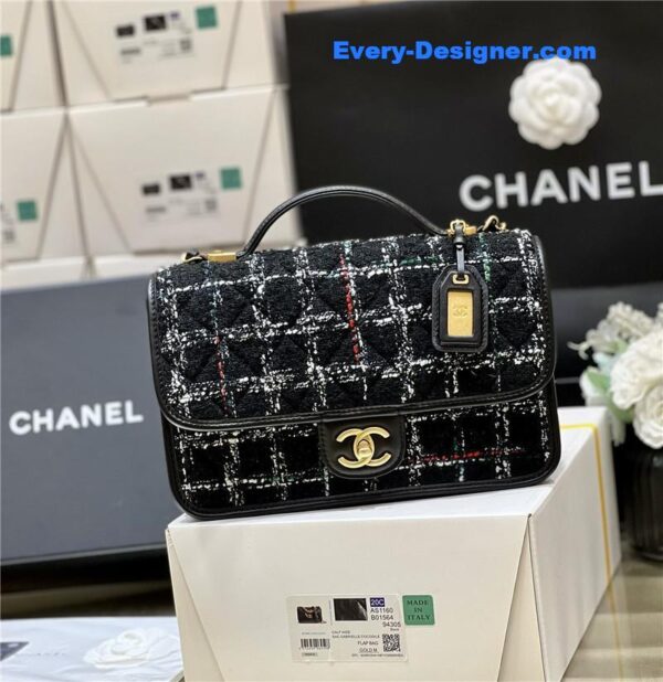 Chanel woolen messenger bag - Image 9