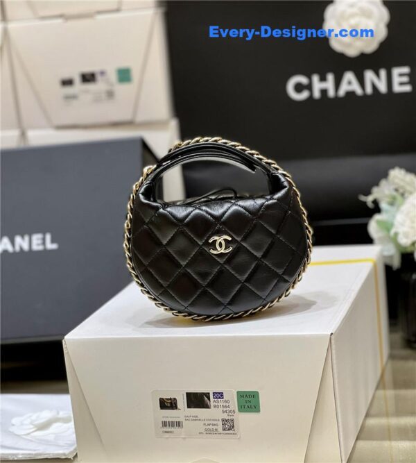 Chanel new sheepskin pouch - Image 5