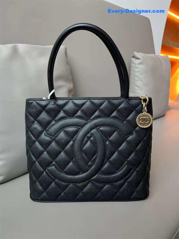 CC classic handbag - Image 7