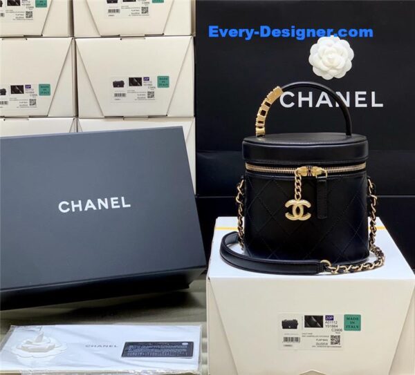 Chanel limited edition bucket bag - Image 6