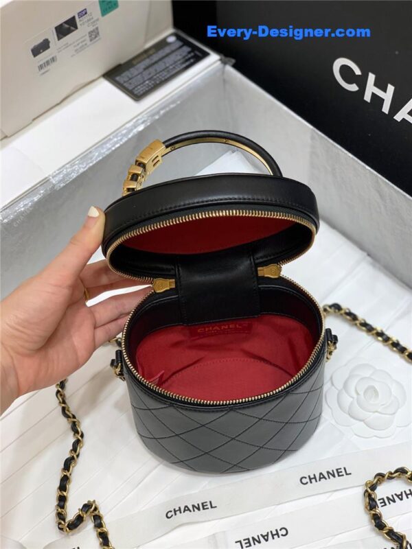 Chanel limited edition bucket bag - Image 8