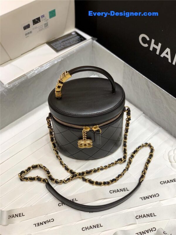 Chanel limited edition bucket bag - Image 9