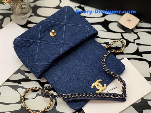 Chanel 19 flap bag - Image 3