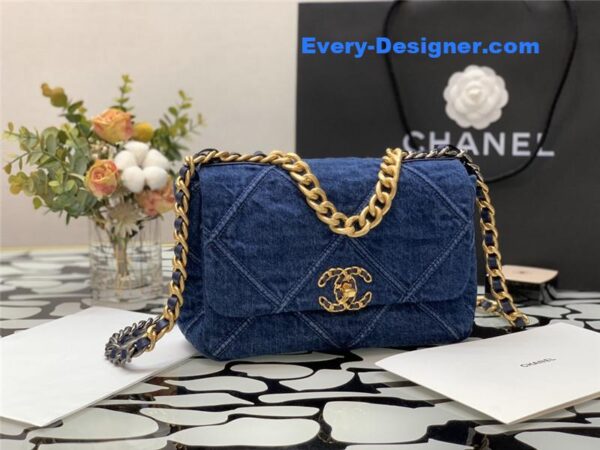 Chanel 19 flap bag - Image 8