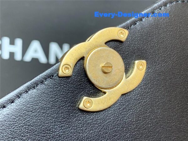 Chanel gold beads mobile phone bag - Image 9