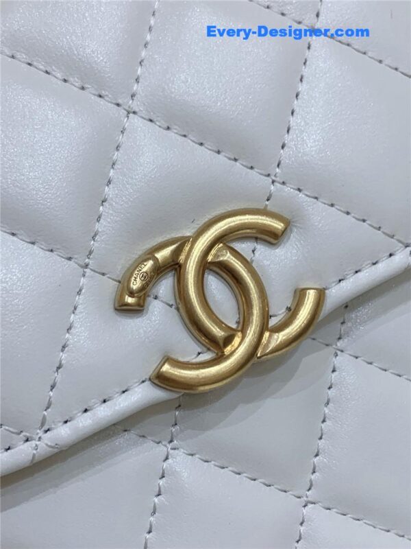 Chanel gold beads mobile phone bag - Image 6
