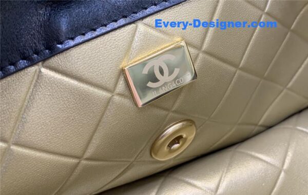 Chanel chain flap bag - Image 5